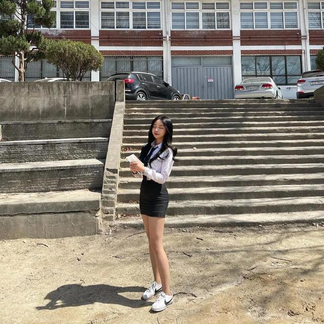 韩国的网红女大学生 其实颜值也就一般