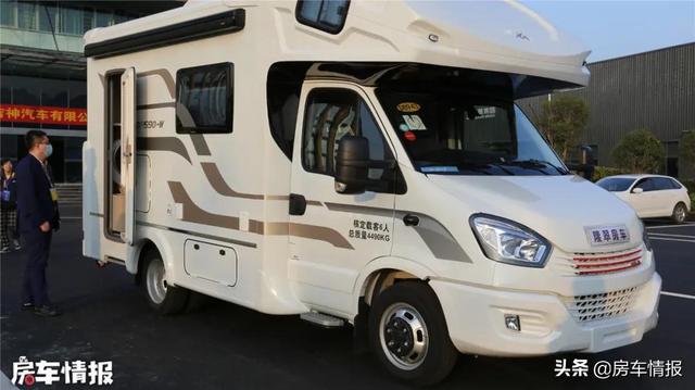 新款依维柯房车 四明治车身还有双层地暖 一家4口冬天玩不怕冷 今日头条